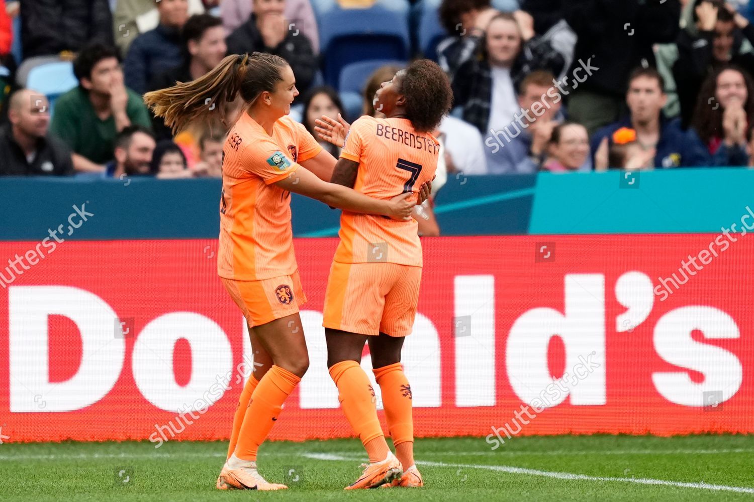 Netherlands' Lineth Enid Fabienne Beerensteyn scores goal vs