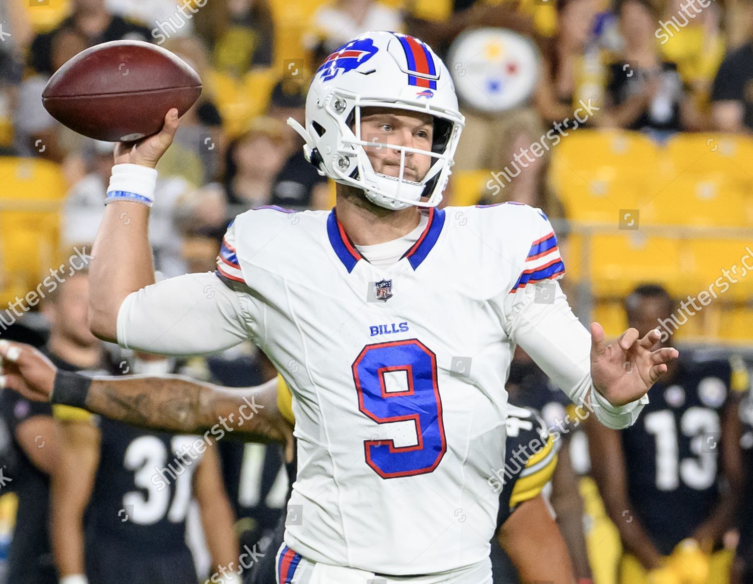 Buffalo Bills signing quarterback Kyle Allen