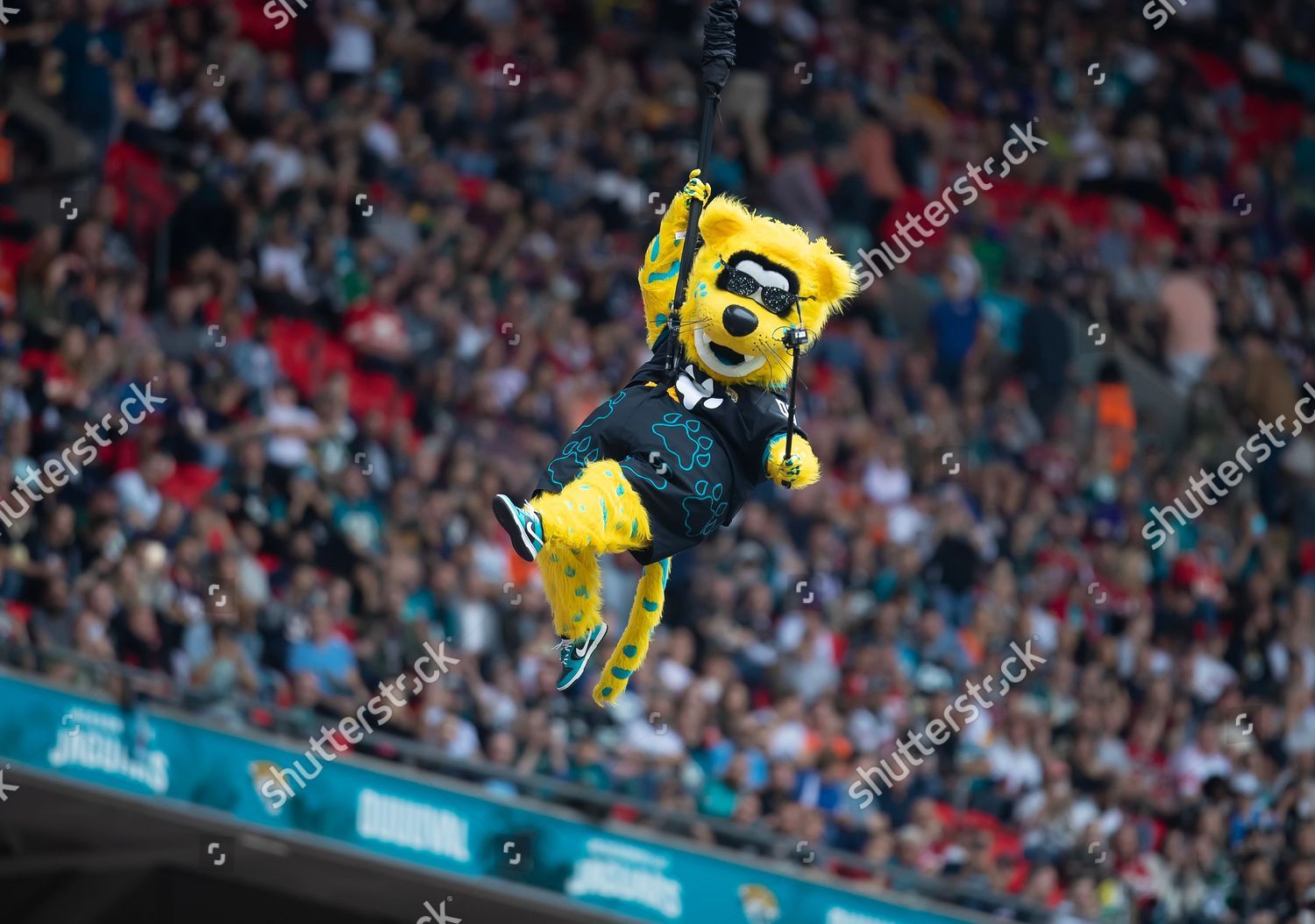 Jaguars mascot stunt gone wrong ahead of Falcons game