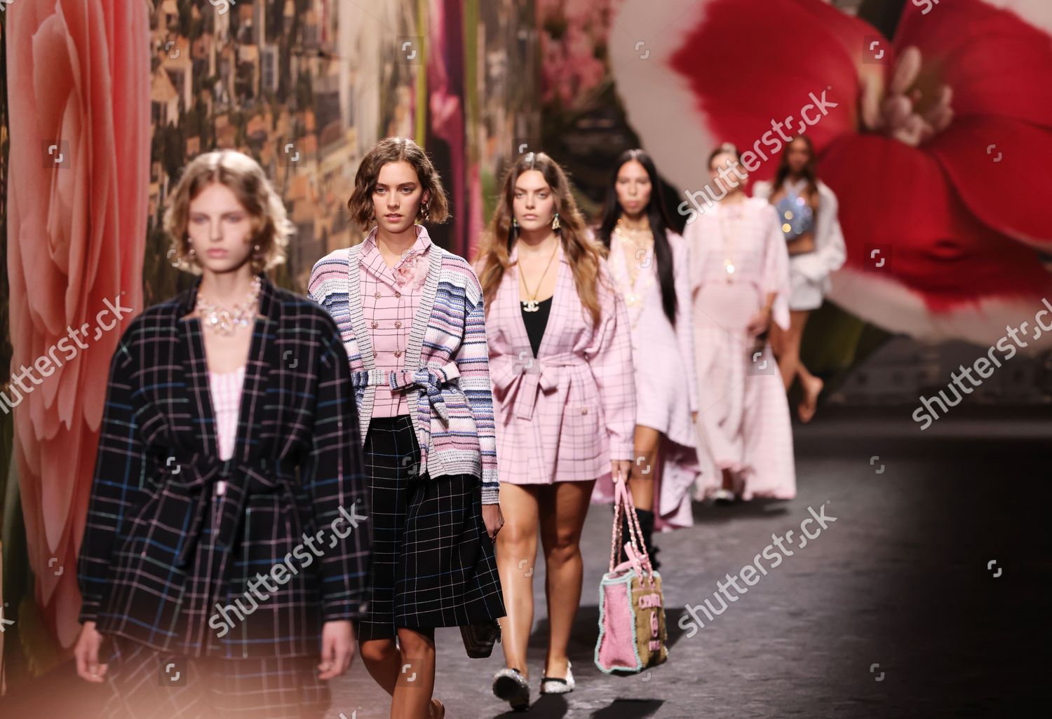 Creations of Louis Vuitton presented during 2019 Spring/Summer Women's  collection show in Paris - Xinhua