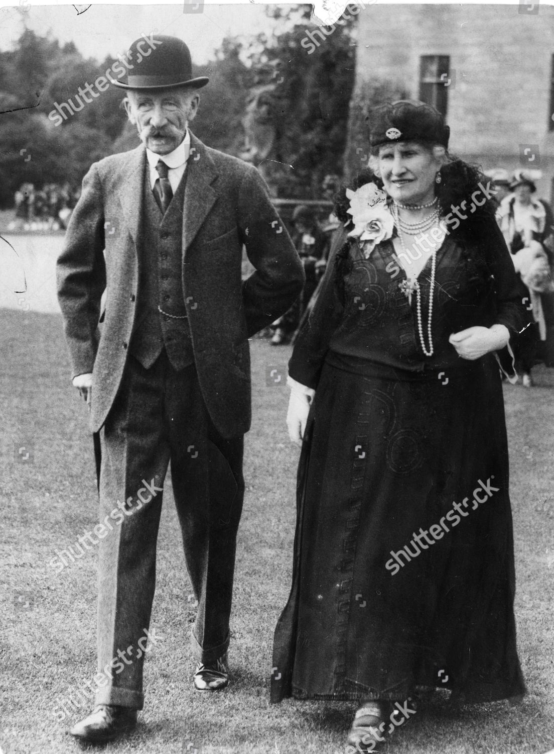 Earl Countess Strathmore Walking On Lawn Editorial Stock Photo - Stock 