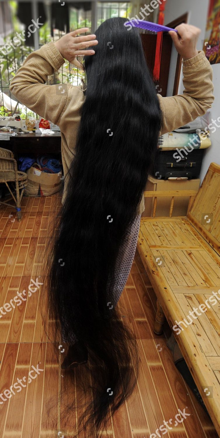 Xu Yunxue Combing Her Hair Editorial Stock Photo Stock Image