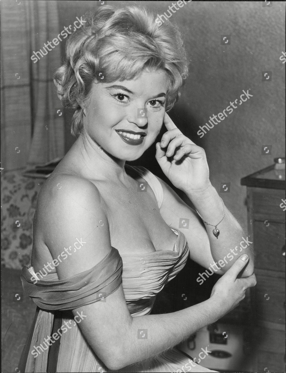 Shani Wallis died Shani Wallis died