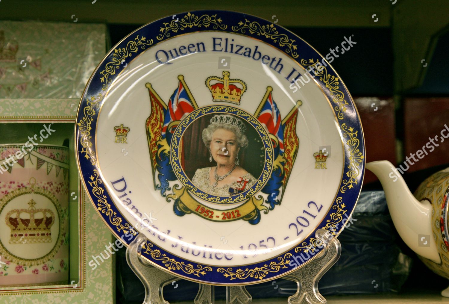 Souvenir SHOT GLASS Queen Elizabeth II Diamond Jubilee 2012 