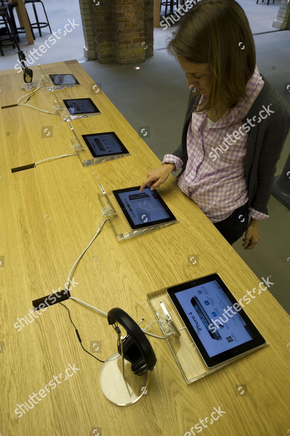 Apple Store Covent Garden Launches Science Desk Redaktionelles