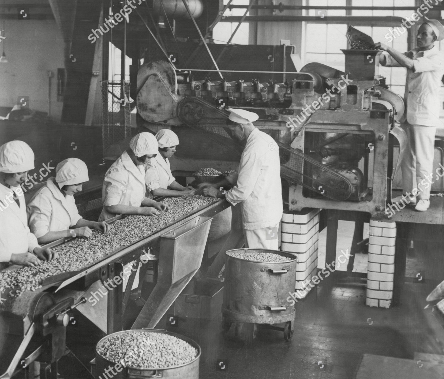 Female Factory Workers Frys Chocolate Factory Bristol のエディトリアルストック写真 ストック画像 Shutterstock