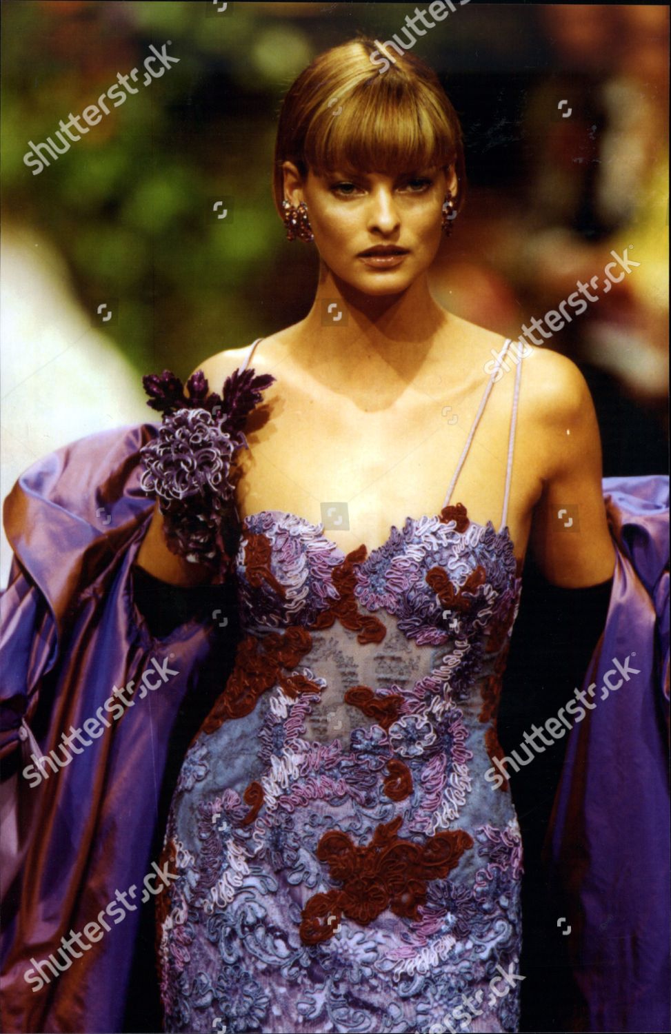 linda-evangelista-modeling-for-christian-lacroix-in-paris-shutterstock-editorial-1808687a.jpg