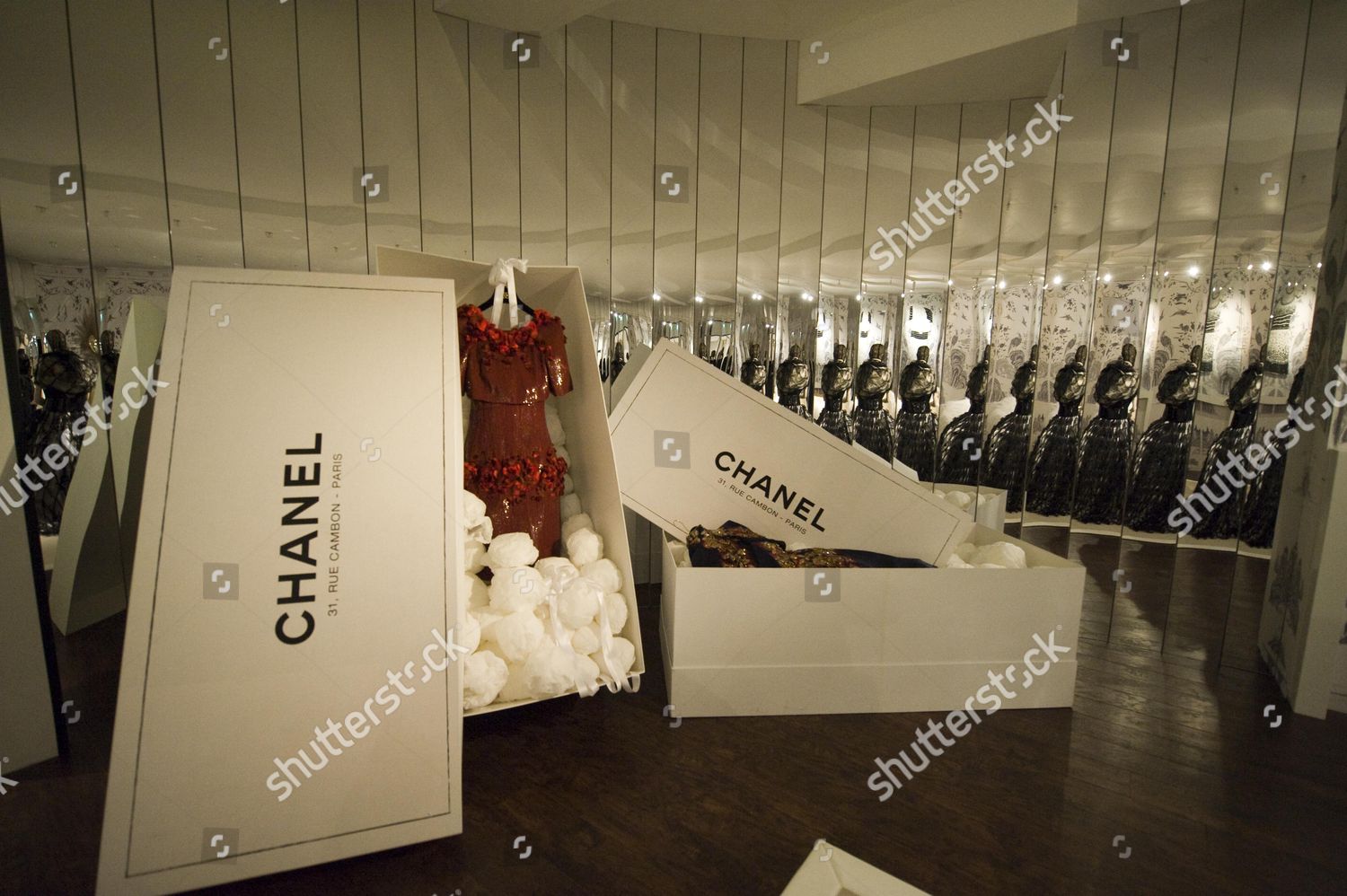Sprængstoffer Seaport Døde i verden Harrods Taken Over By Chanel Three Editorial Stock Photo - Stock Image |  Shutterstock
