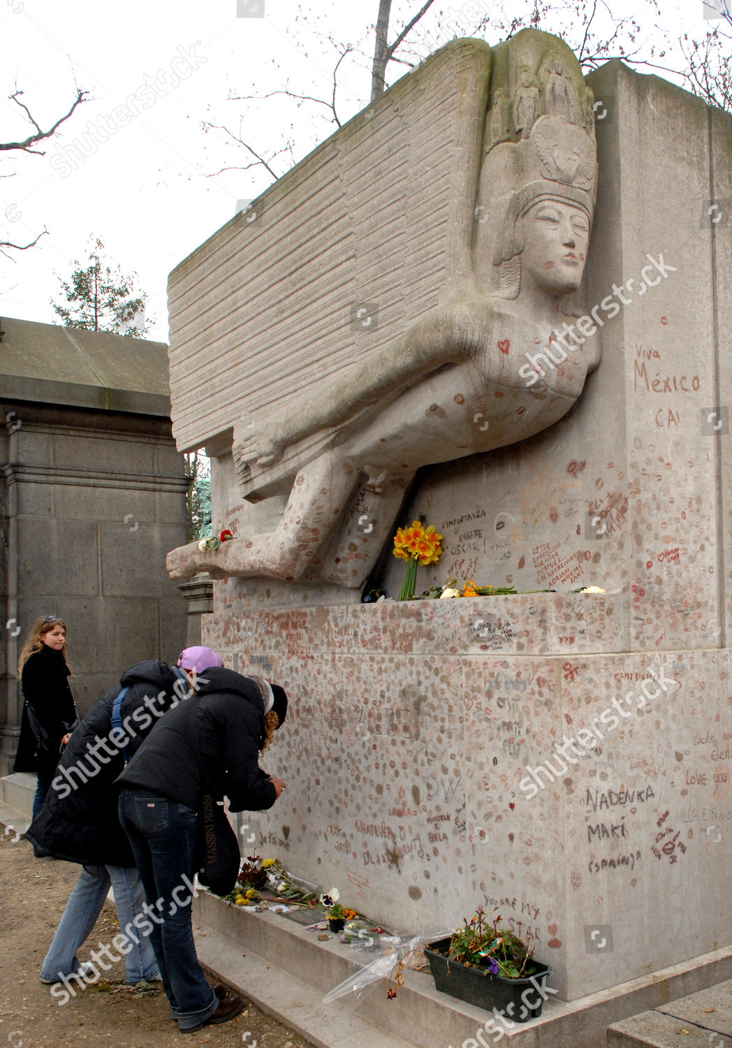 Grave Oscar Wilde Covered Kisses Perelachaise Cemetery Editorial Stock Photo Stock Image Shutterstock