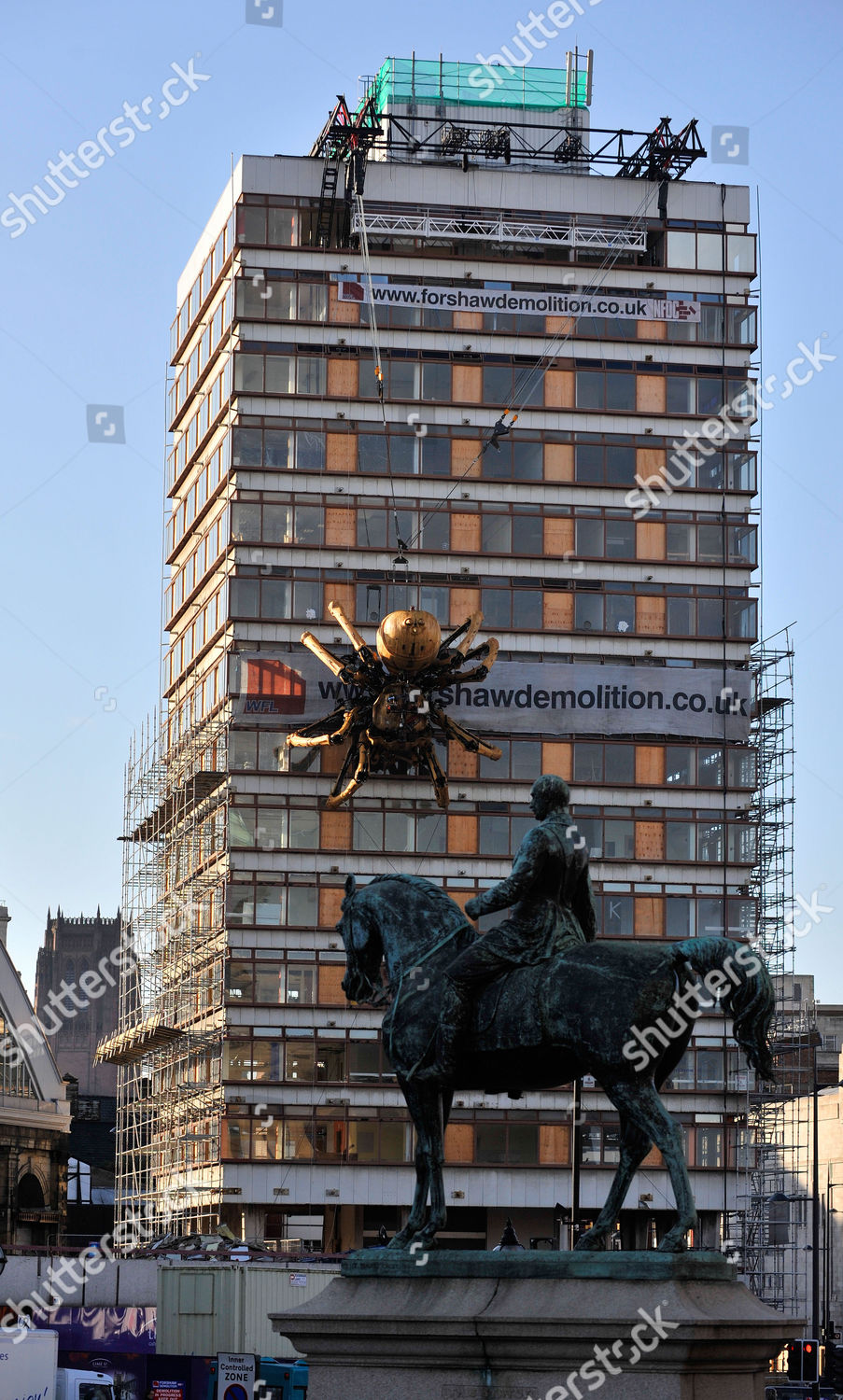 a-37-tonne-50-ft-high-giant-spider-is-su