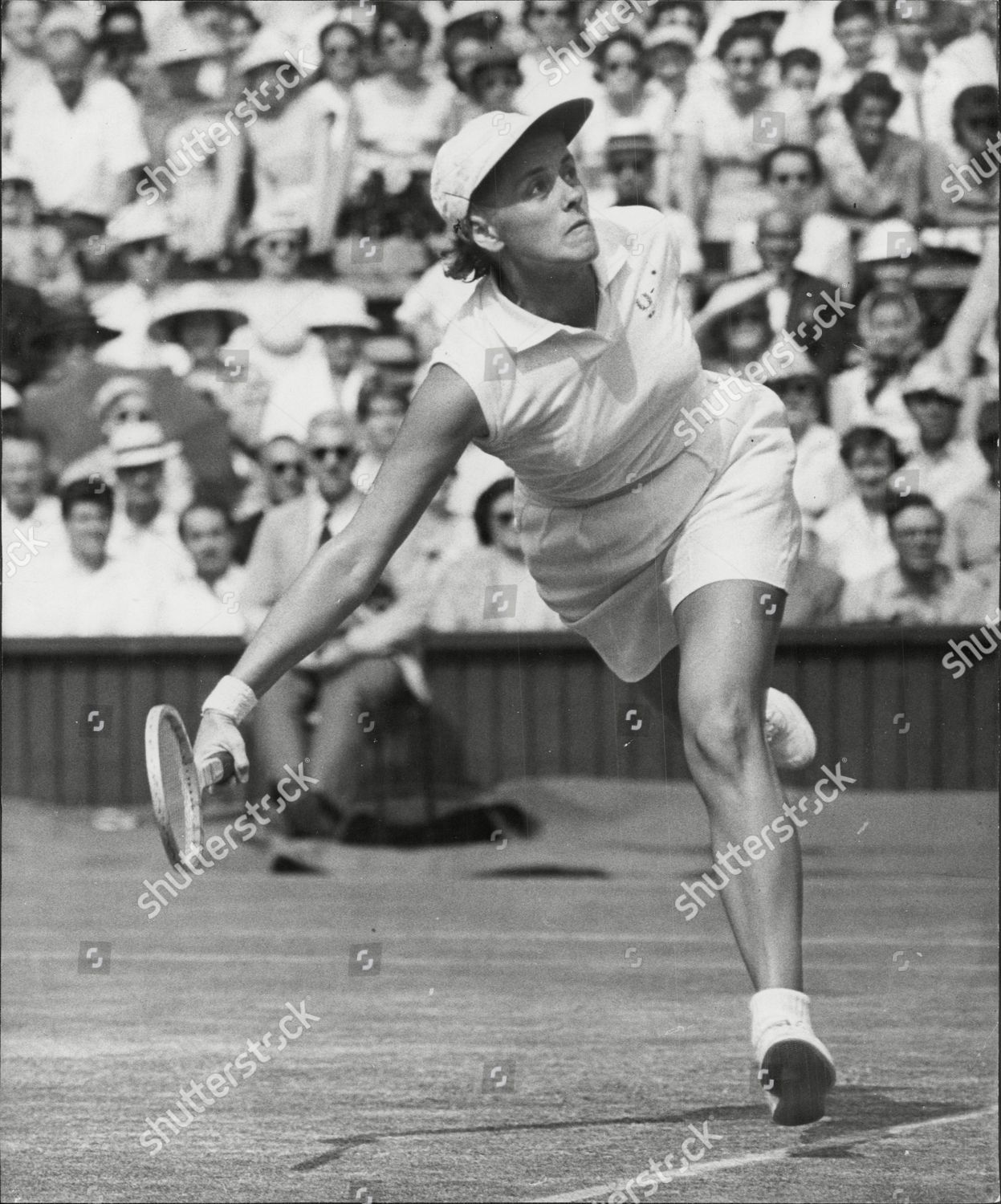 TENNIS PLAYER BETTY PRATT ACTION WIMBLEDON Editorial Stock Photo