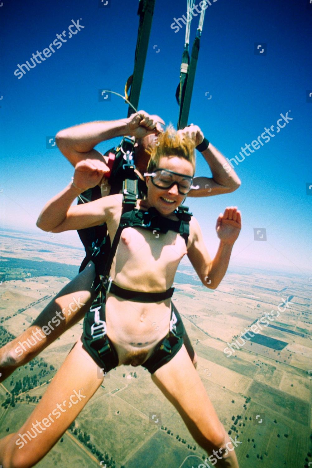 Nude skydiver