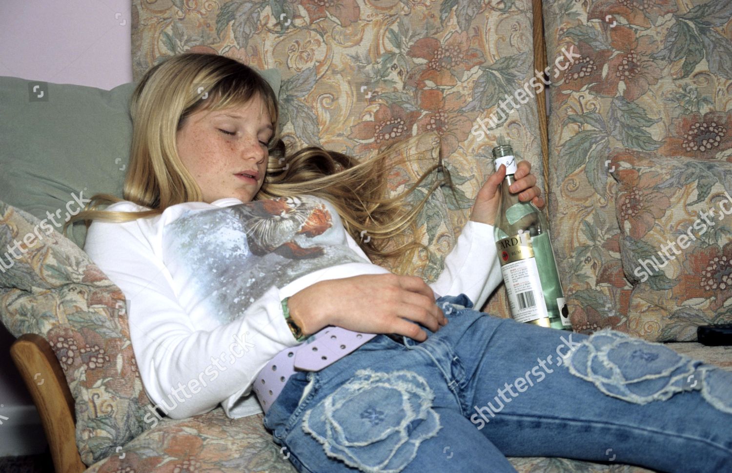 Model Released Teenage Girl Drunk Sleeping Foto De Stock De Contenido Editorial Imagen De