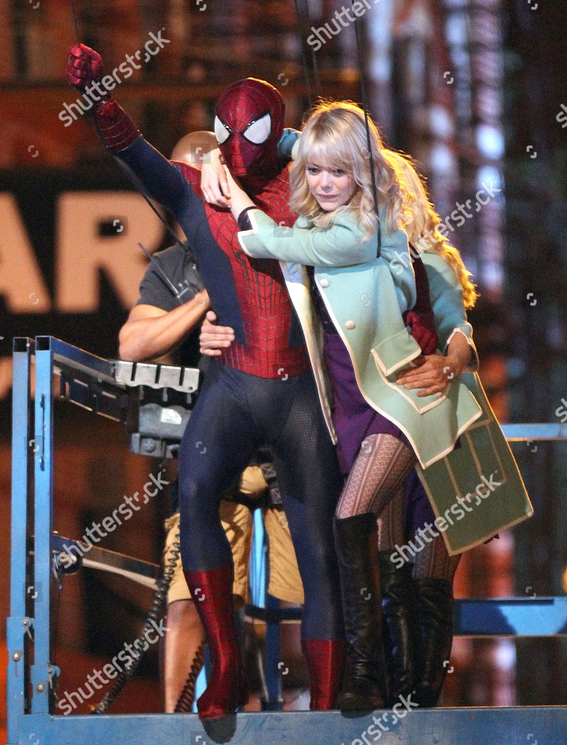 AMAZING SPIDER-MAN 2 (Andrew Garfield & Emma Stone) 8x10 Cast Photo Signed  In-Person at 's Entertainment Collectibles Store