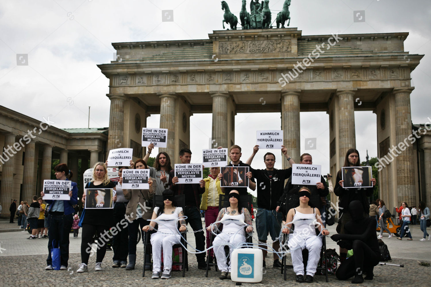  Peta  activists front Brandenburg Gate Editorial Stock 