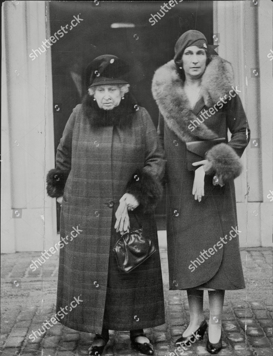 the-queen-victoria-of-spain-with-her-mother-princess-beatrice-princess-victoria-eugenie-of-battenberg-christened-victoria-eugenie-julia-ena-24-october-1887-oo-15-april-1969-was-queen-consort-of-king-alfonso-xiii-of-spain-she-was-a-granddaughter-o-shutterstock-editorial-2695355a.jpg