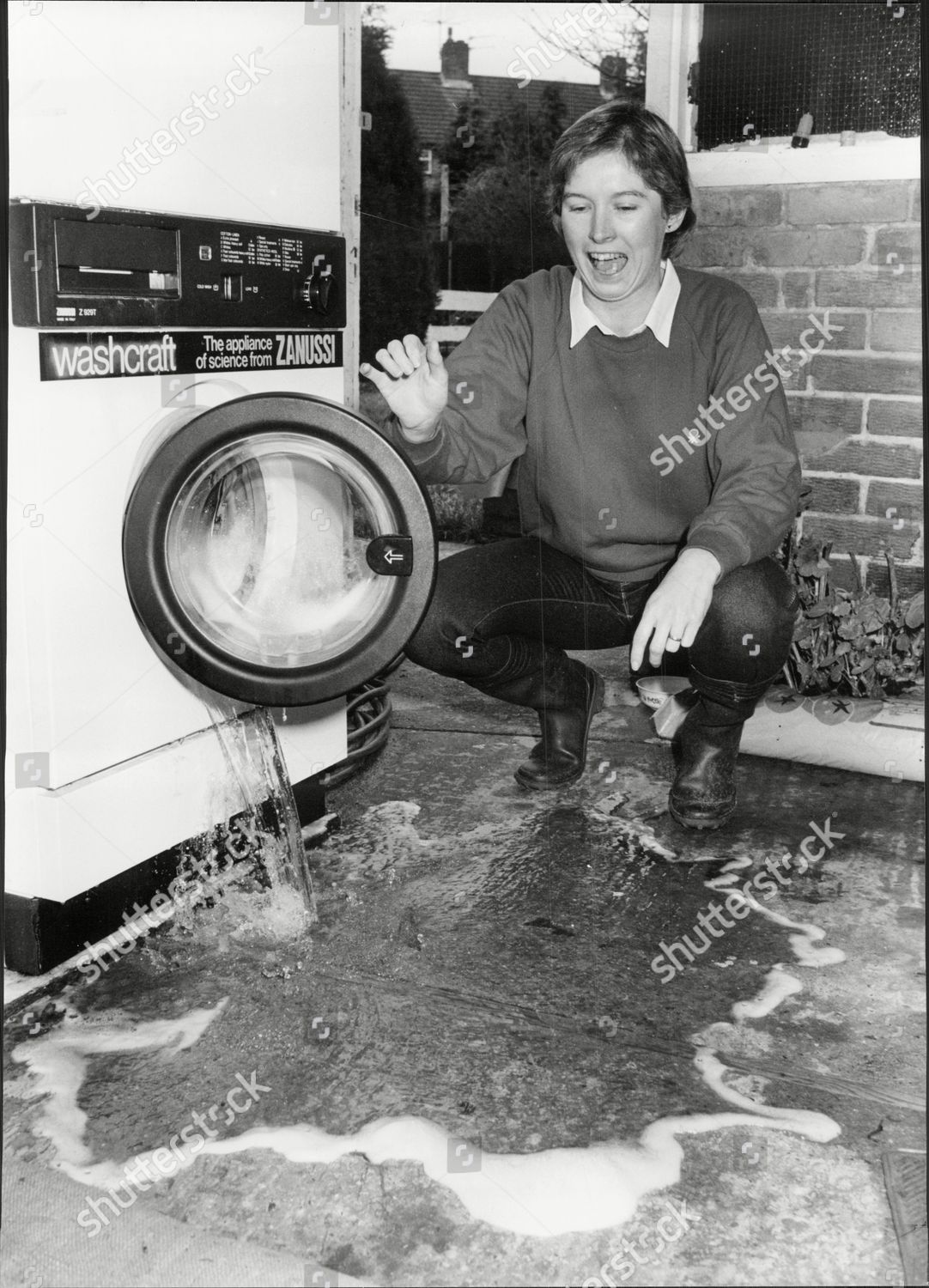 zanussi washing machine leaking