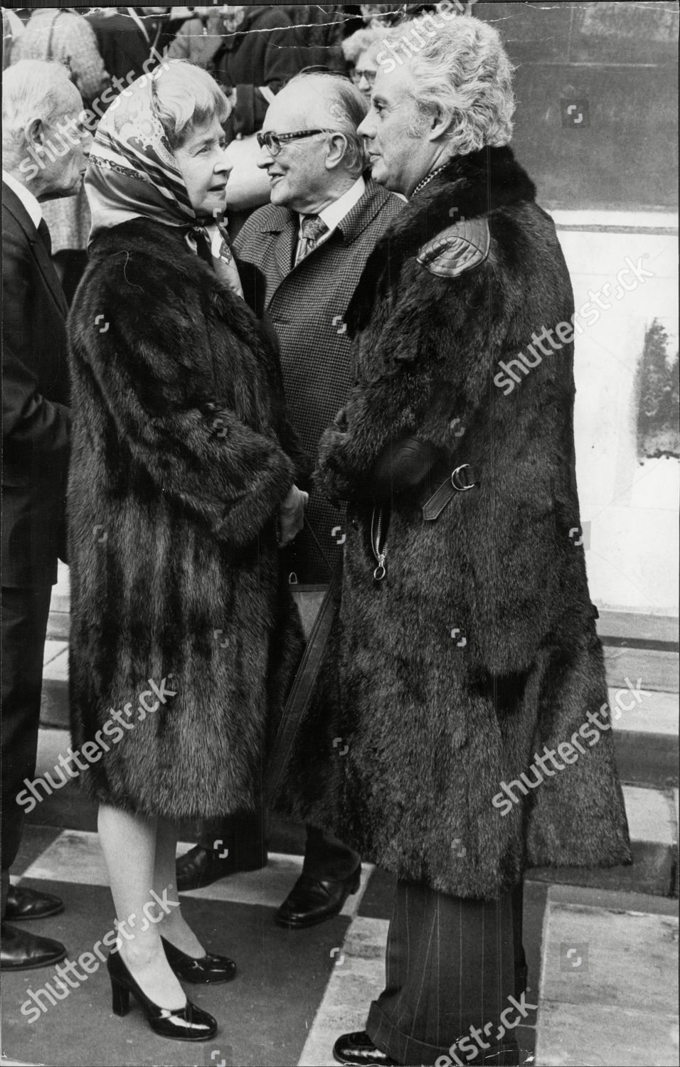 2019 year - Dulcie Gray (1915?011) 2019 year