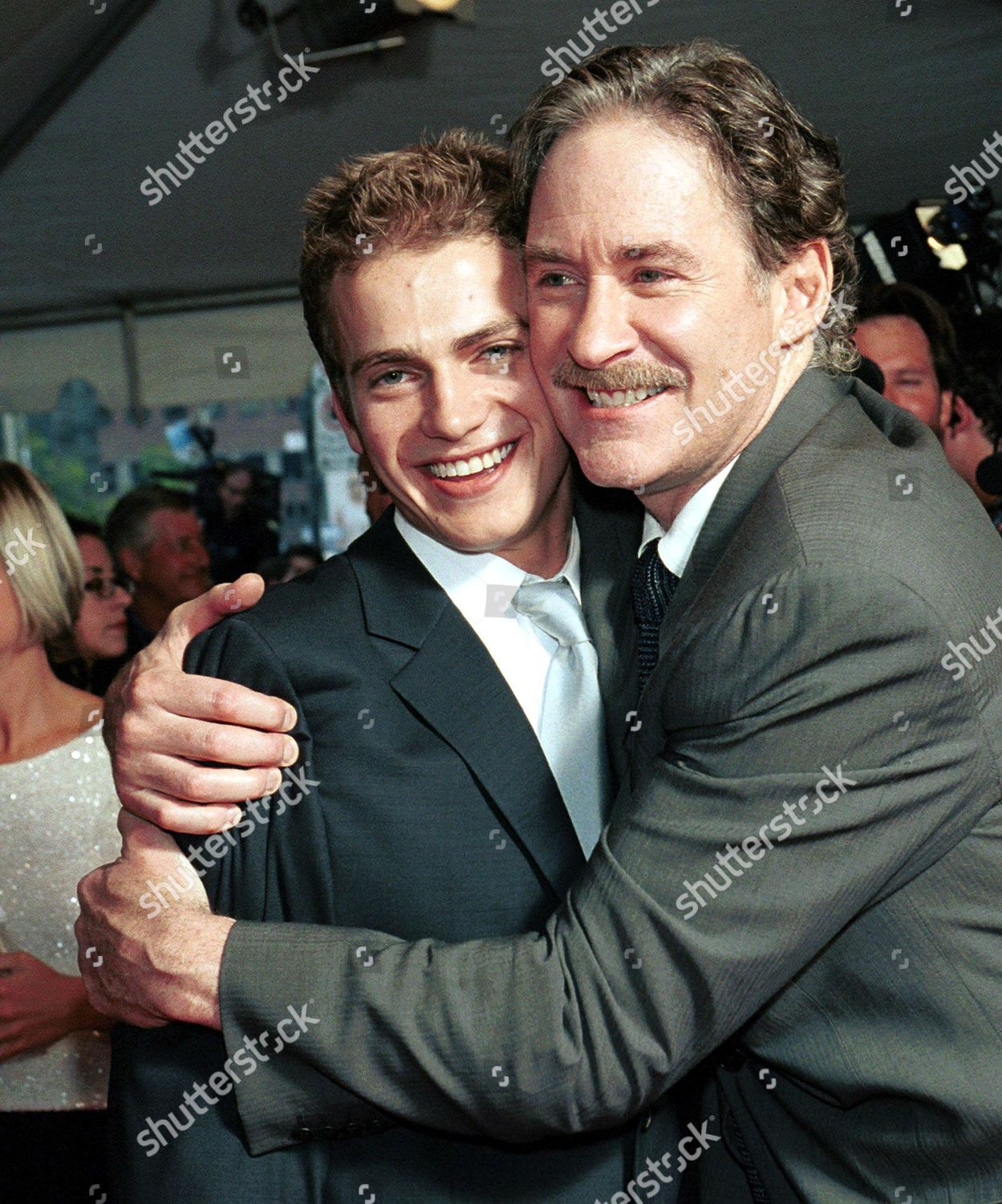 Kevin Kline Hugging Hayden Christensen Gala Their Redaktionelles Stockfoto Stockbild Shutterstock