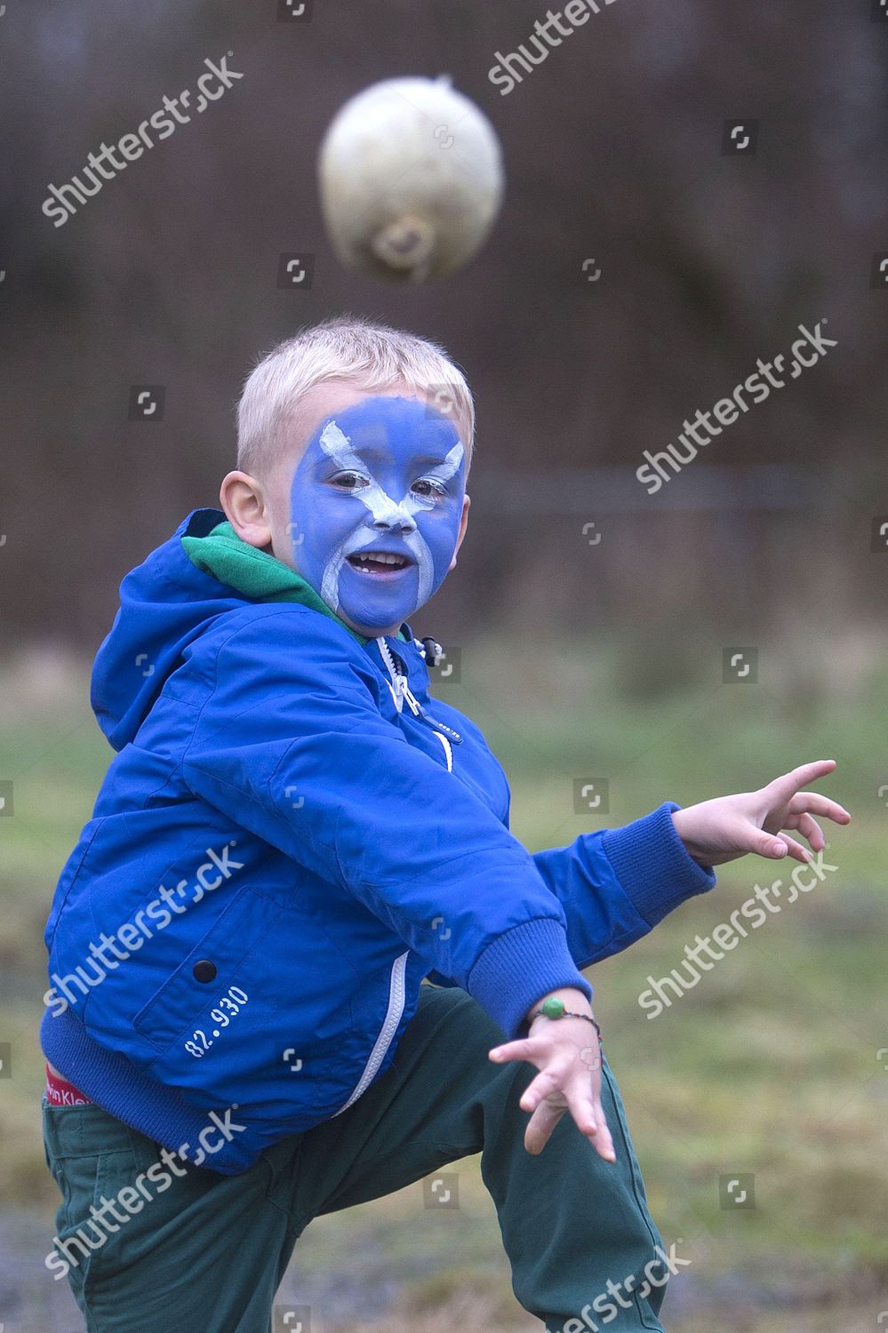 5yearold Hayden Bone Throwing Haggis Editorial Stock Photo Stock