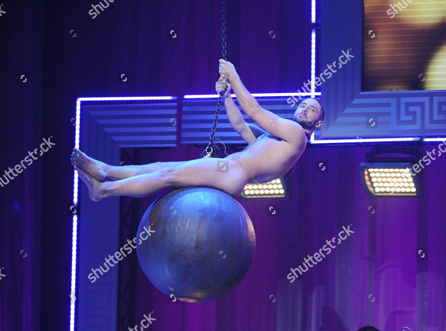 Måns zelmerlöw goes nude during second semifinal - songfestival.be