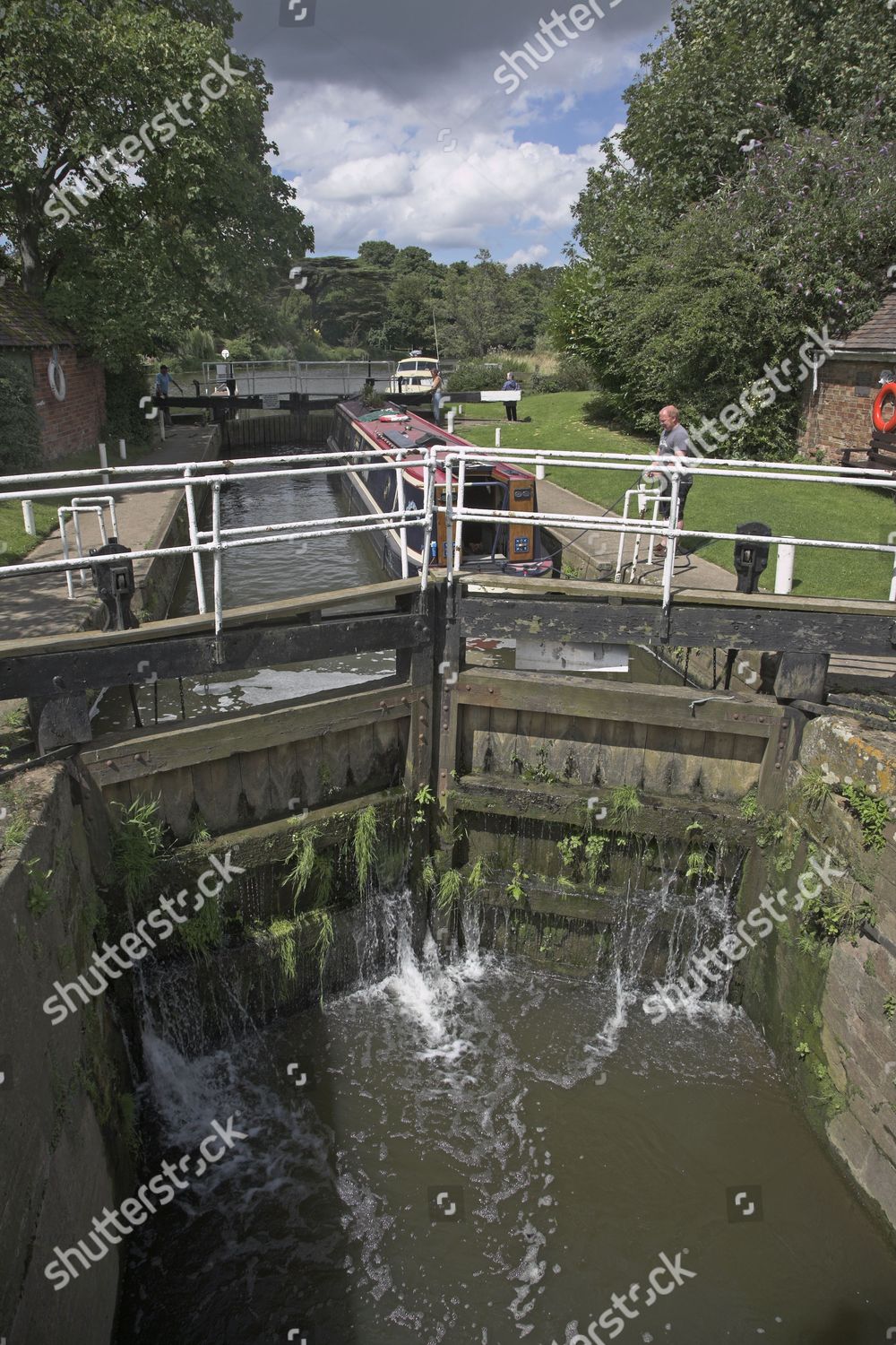 Canal Narrow Boat Negotiating Fladbury Lock Editorial Stock Photo