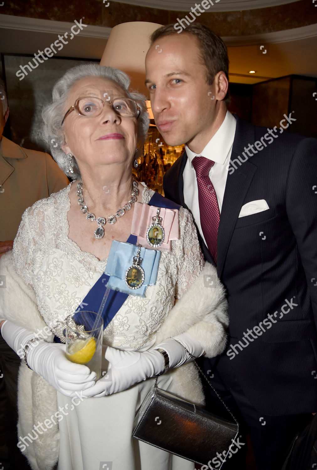 Mary Reynolds Queen Elizabeth Ii Lookalike Editorial Stock Photo ...