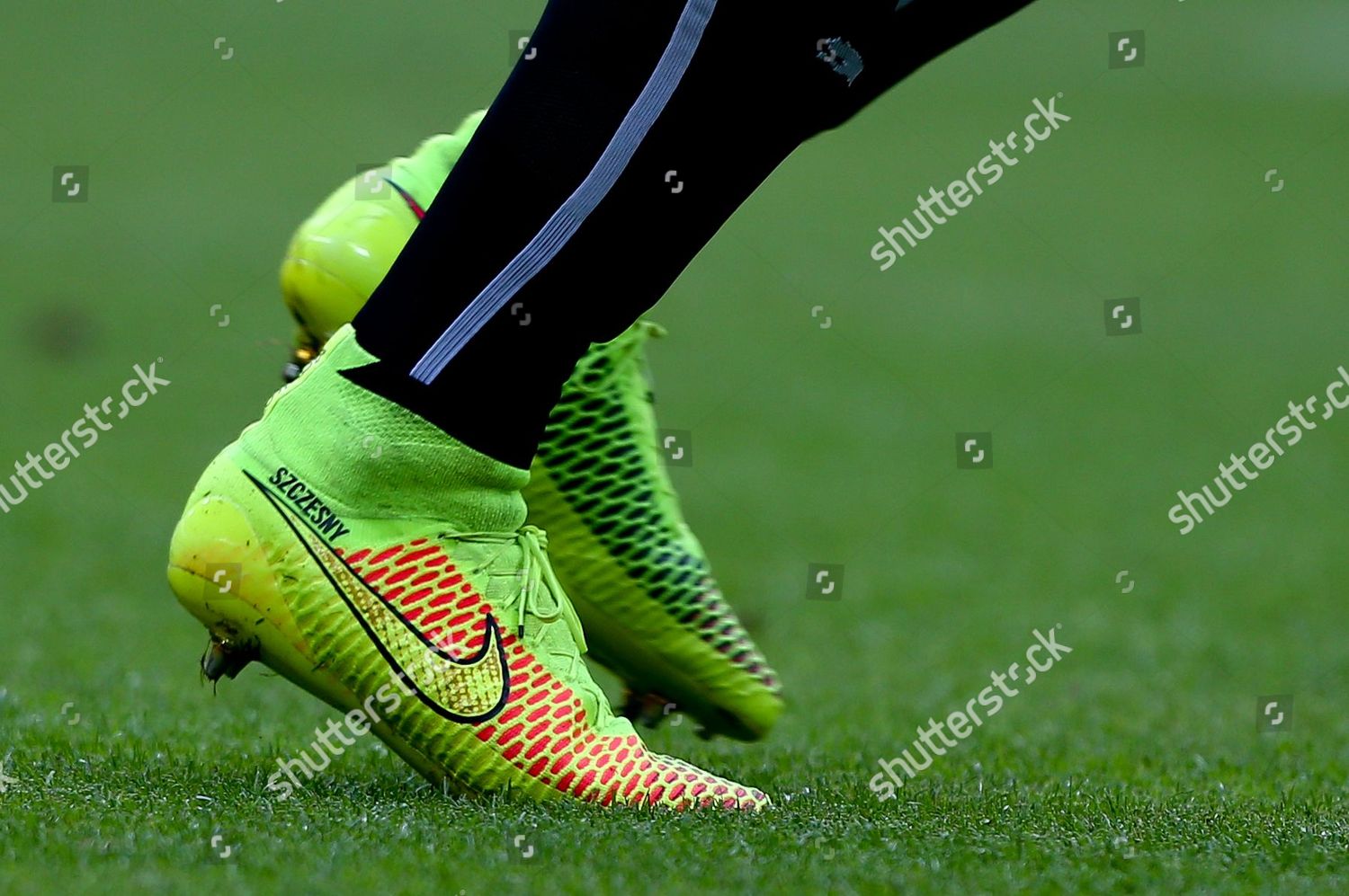 Personalised Nike Football Boots Arsenal Goalkeeper Foto de stock contenido editorial - Imagen de stock | Shutterstock