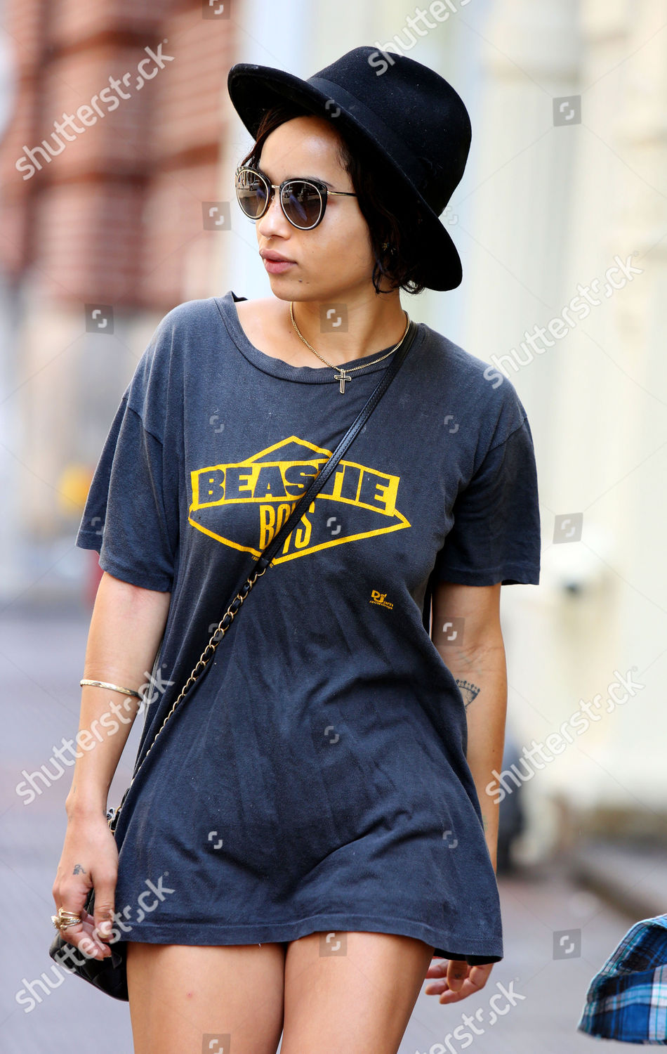 zoe kravitz bucket hat