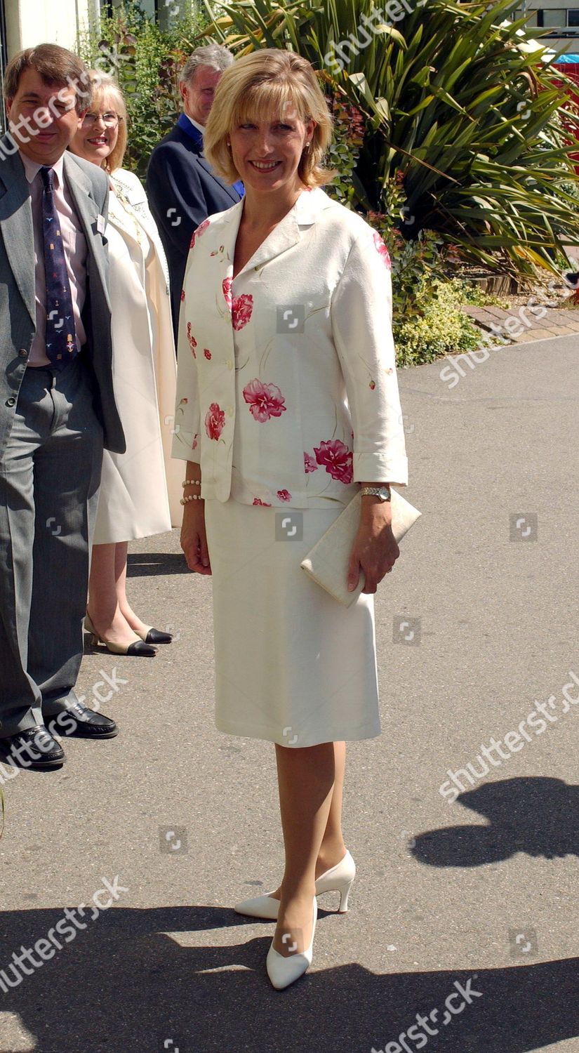 sophie-countess-of-wessex-opening-patient-resource-centre-at-frimley-park-hospital-britain-shutterstock-editorial-421874c.jpg
