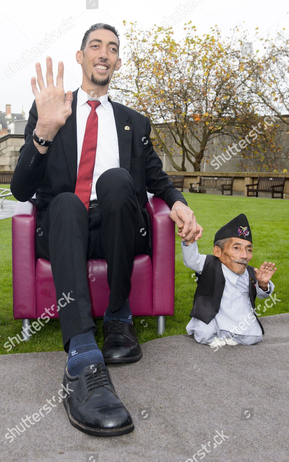 Worlds Tallest Man Sultan Kosen Meets Editorial Stock Photo - Stock ...