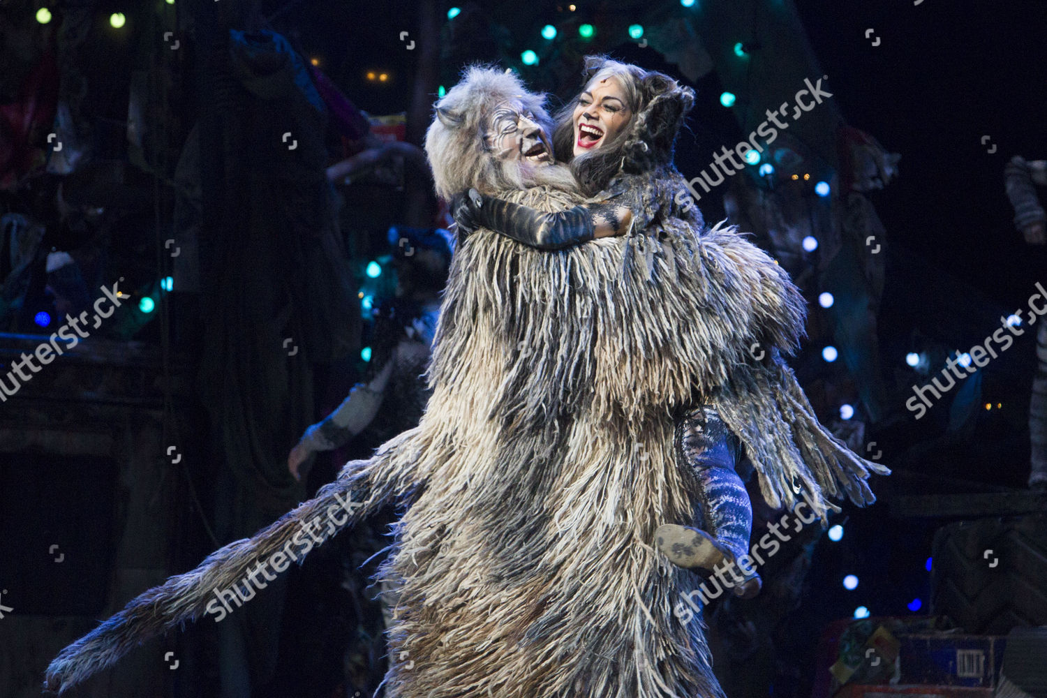 Nicholas Pound Old Deuteronomy Nicole Scherzinger Grizabella Editorial Stock Photo Stock Image Shutterstock Nicole scherzinger gets seal of approval from original grizabella elaine paige. https www shutterstock com editorial image editorial cats musical press night london britain 11 dec 2014 4300830am