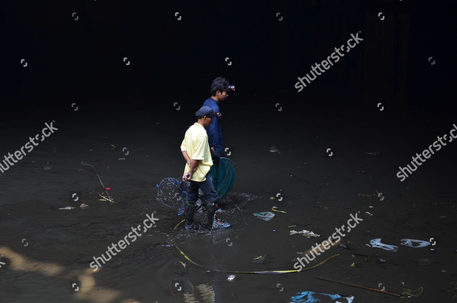 Officers Prepare Catch Fish Abandoned Shopping Mall Editorial