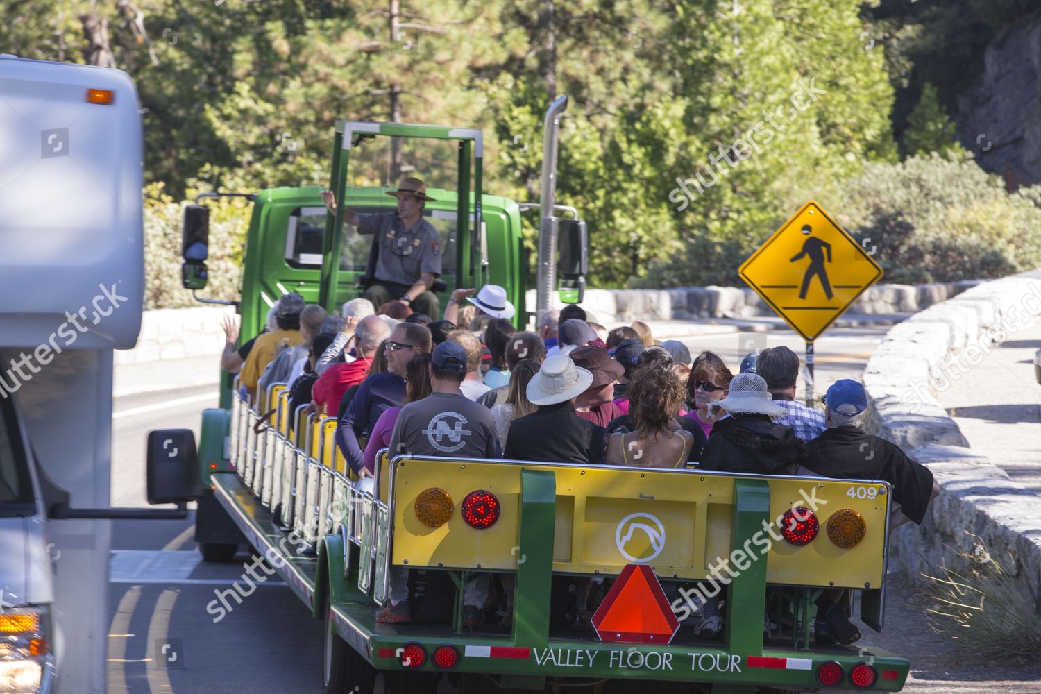 Tourists Leave Tunnel View Yosemite National Park Editorial Stock