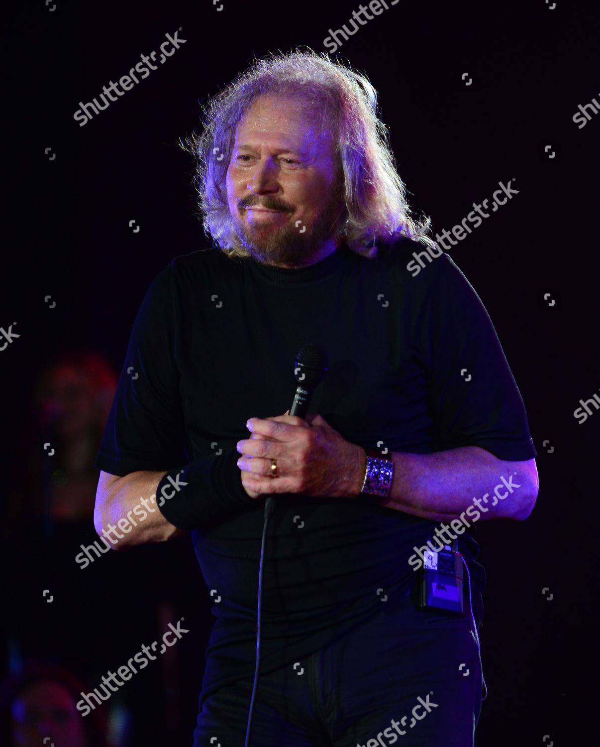 Unseen Footage Reveals Barry Gibb S Health Struggle - 10tg0h4