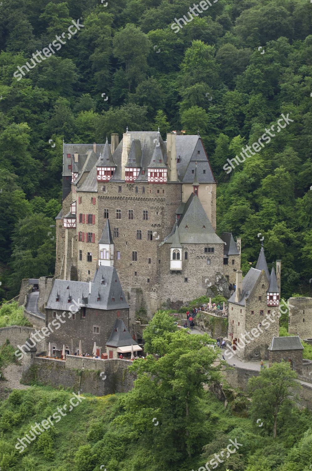 Burg Eltz Castle Wierschern Rhinelandpalatinate Germany Europe のエディトリアルストック写真 ストック画像 Shutterstock