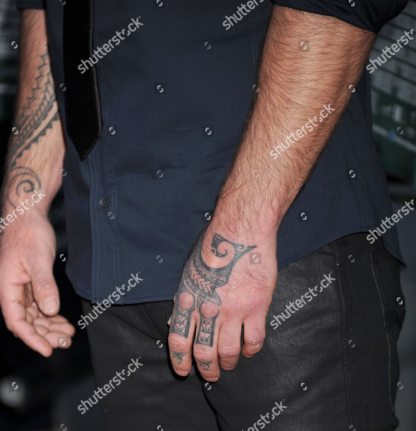 Seann William Scotts tattoos en dehors de ABC Studios après être apparu  sur Live with Regis and Kelly New York City USA  070808 Photo Stock   Alamy