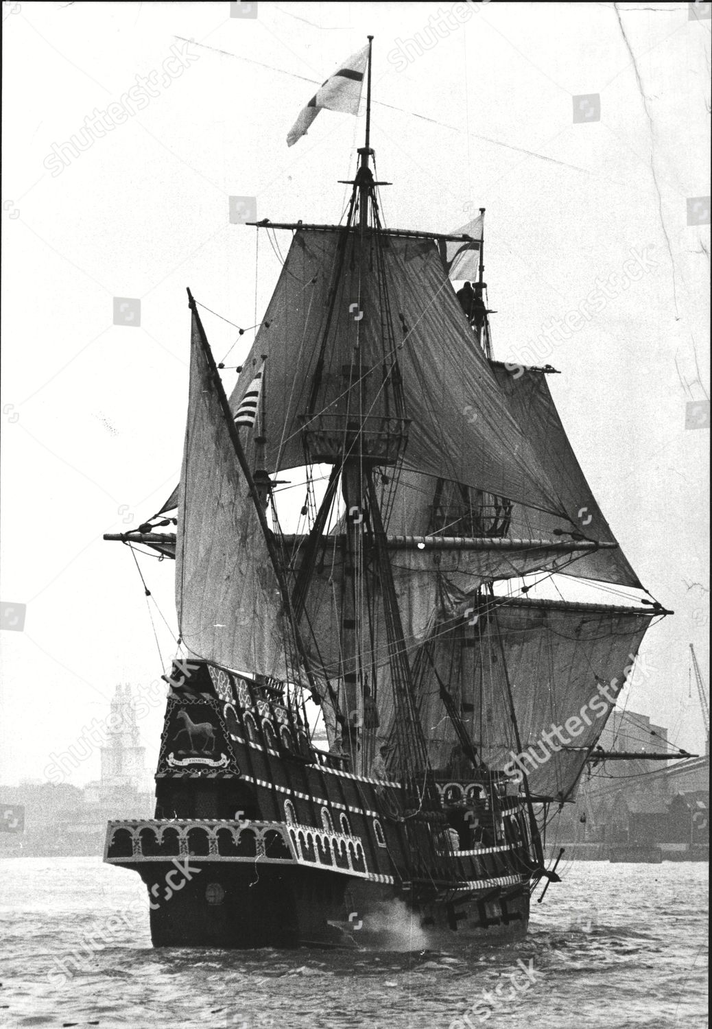 golden-hind-golden-hinde-replica-sir-foto-stock-editoriale-immagine