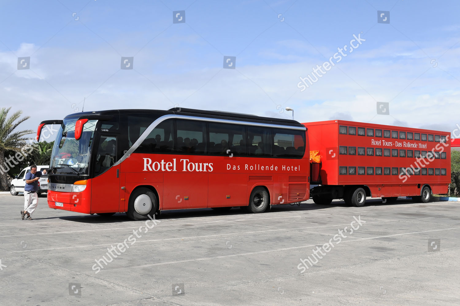 Rotel coach tour coach mobile hotel travelling Redaktionelles Stockfoto - S...