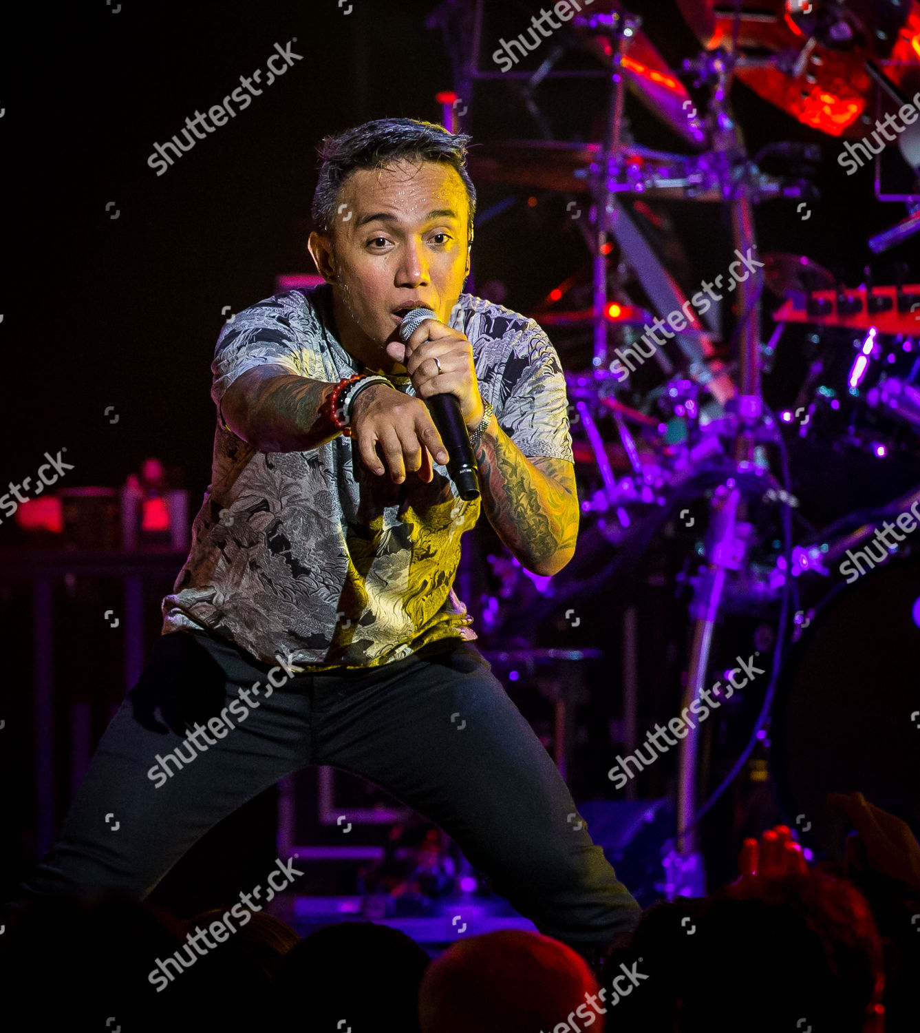 Arnel Pineda のエディトリアルストック写真 ストック画像 Shutterstock