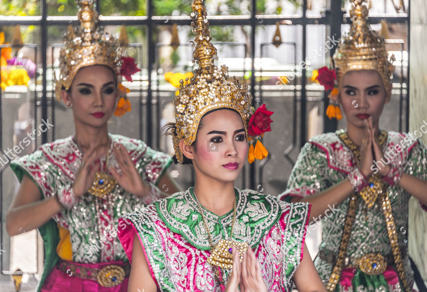 Traditional Thai Dancers Sukhothai Dance Bangkok Editorial Stock Photo ...