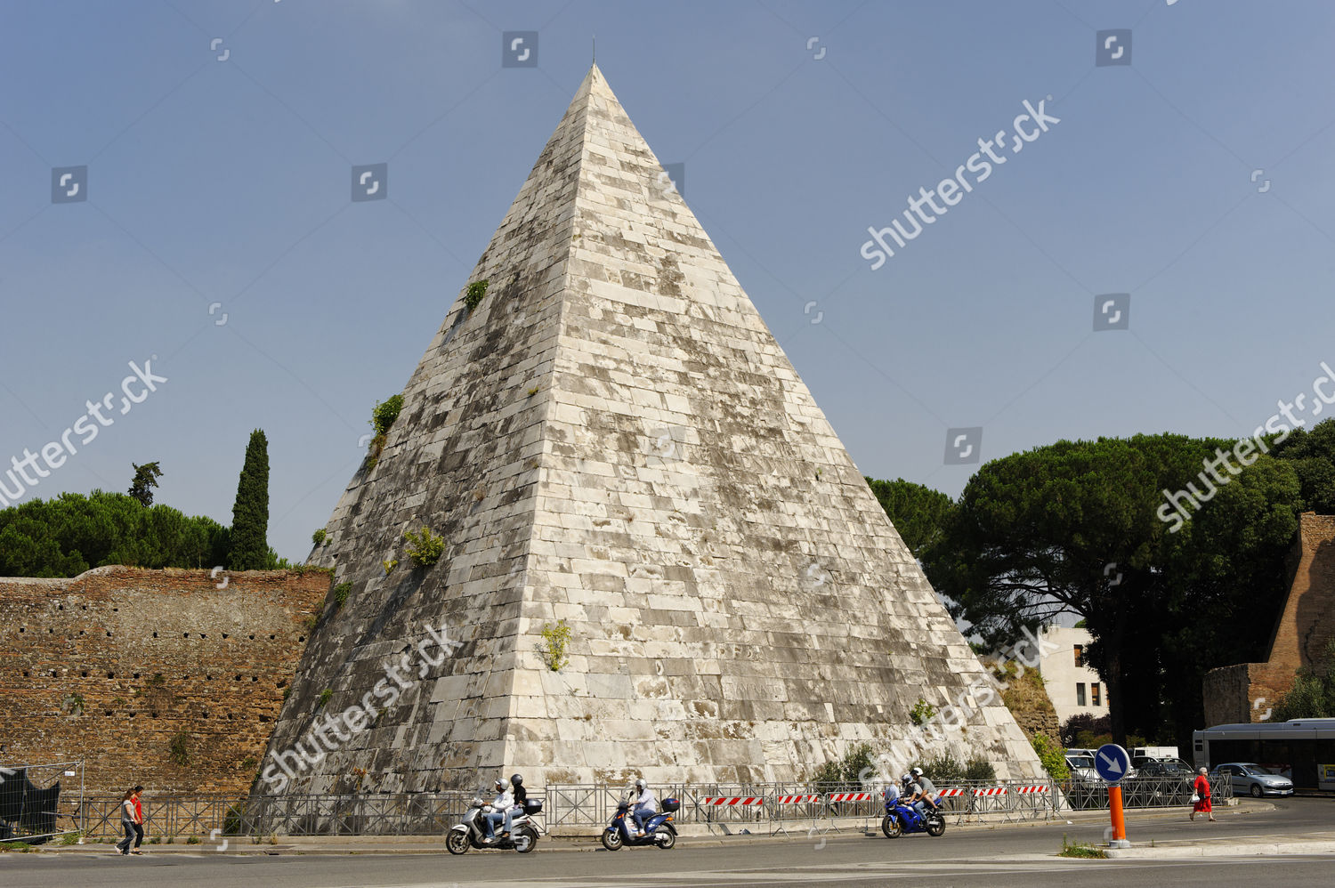 Cestius Pyramid Piramide Di Caio Cestio Editorial Stock Photo - Stock ...