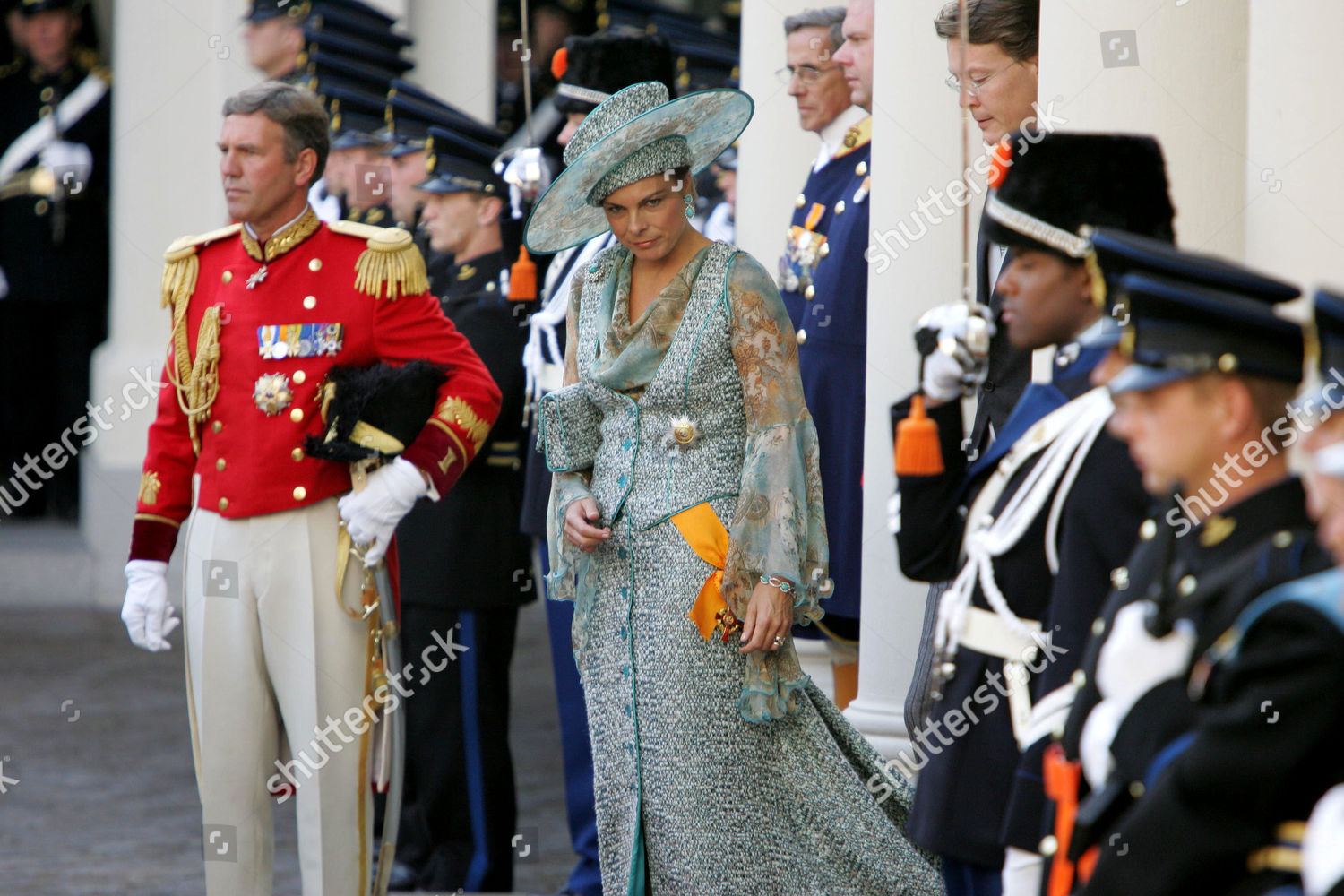 DUTCH ROYALS LEAVING NOORDEINDE PALACE FOR PARLIAMENT ON PRINCES DAY, DEN HAAG, HOLLAND - 20 SEP 2005: стоковое фото