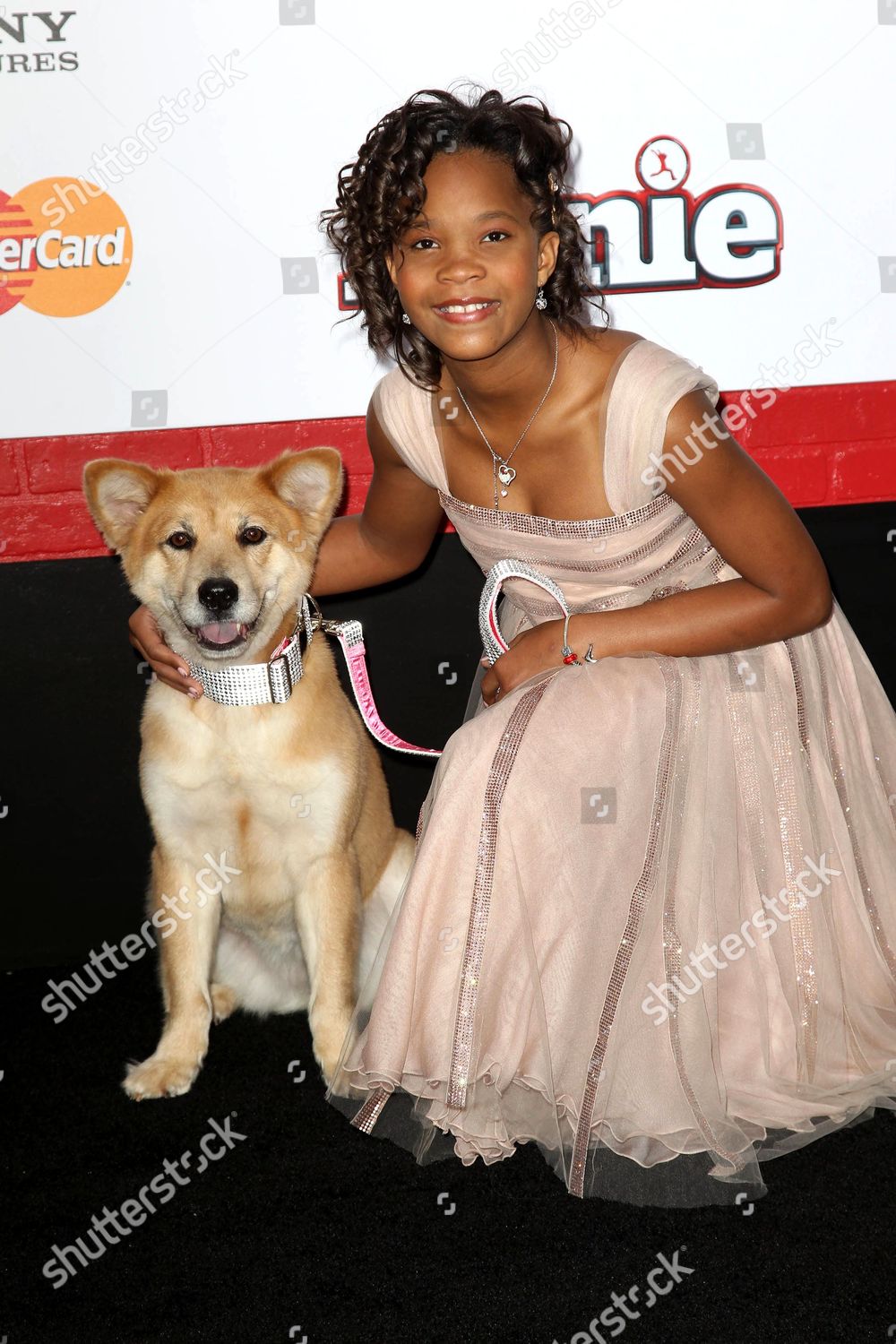 Quvenzhane Wallis Sandy Dog Editorial Stock Photo Stock Image(01)
