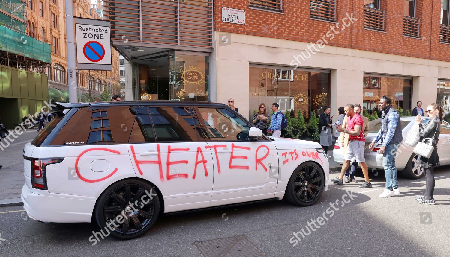 White Range Rover Parked Outside Harrods Editorial Stock Photo - Stock ...