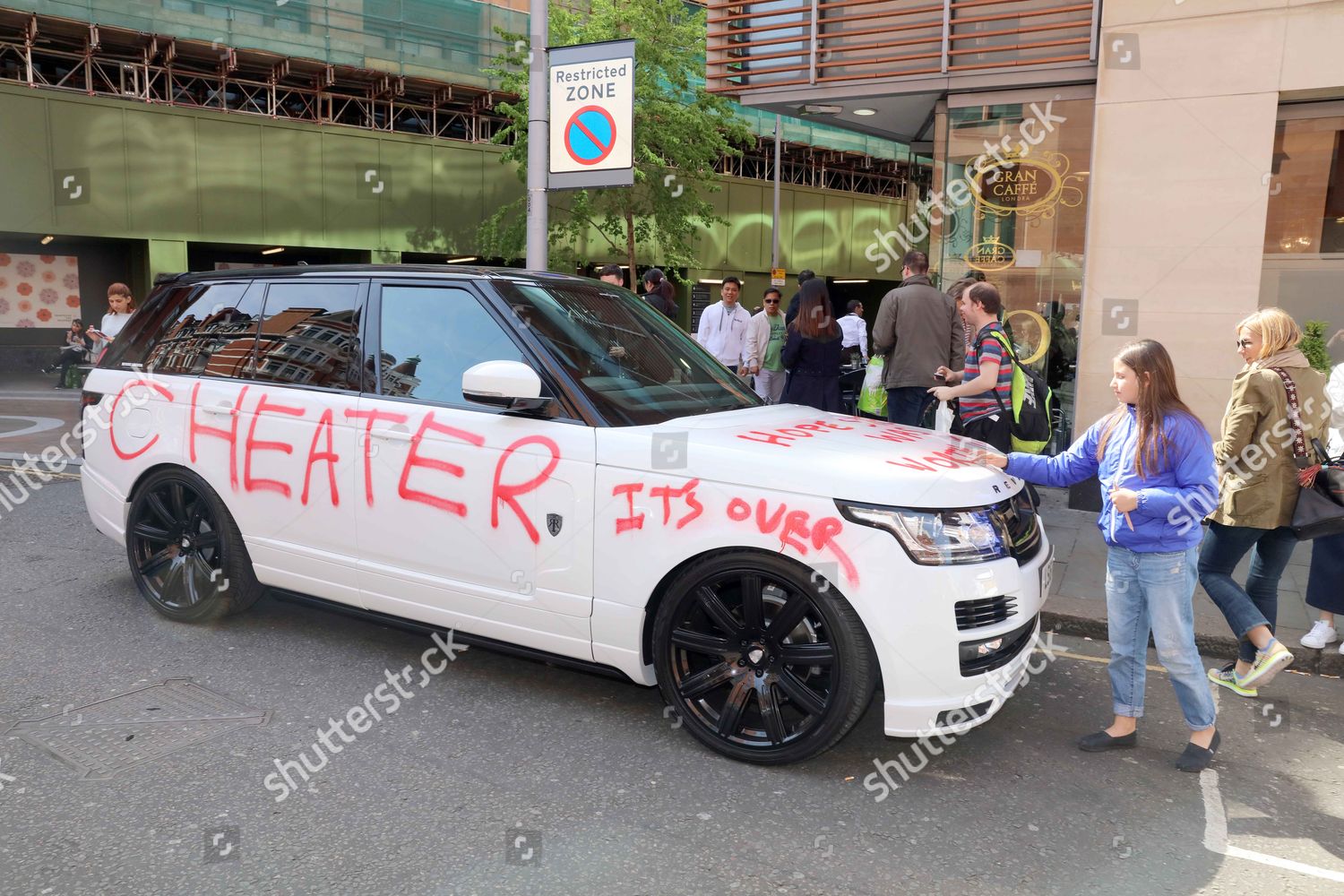 White Range Rover Parked Outside Harrods Editorial Stock Photo - Stock ...