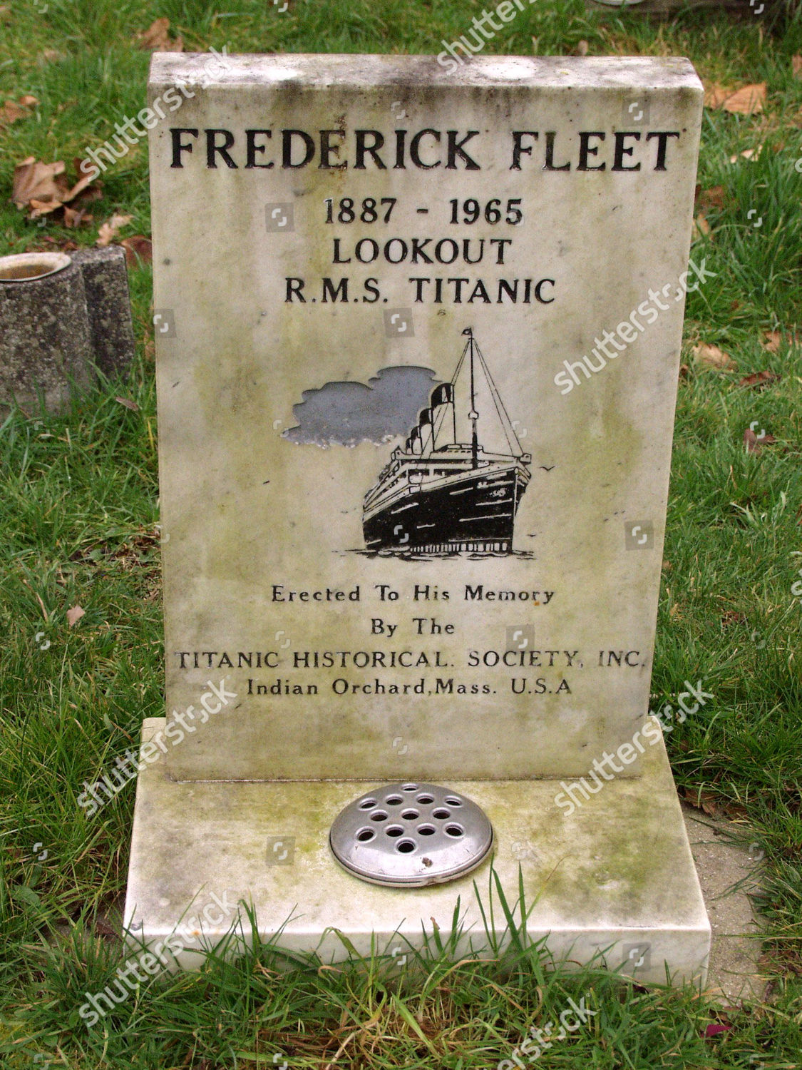 Grave Frederick Fleet Headstone Memorial Titanic