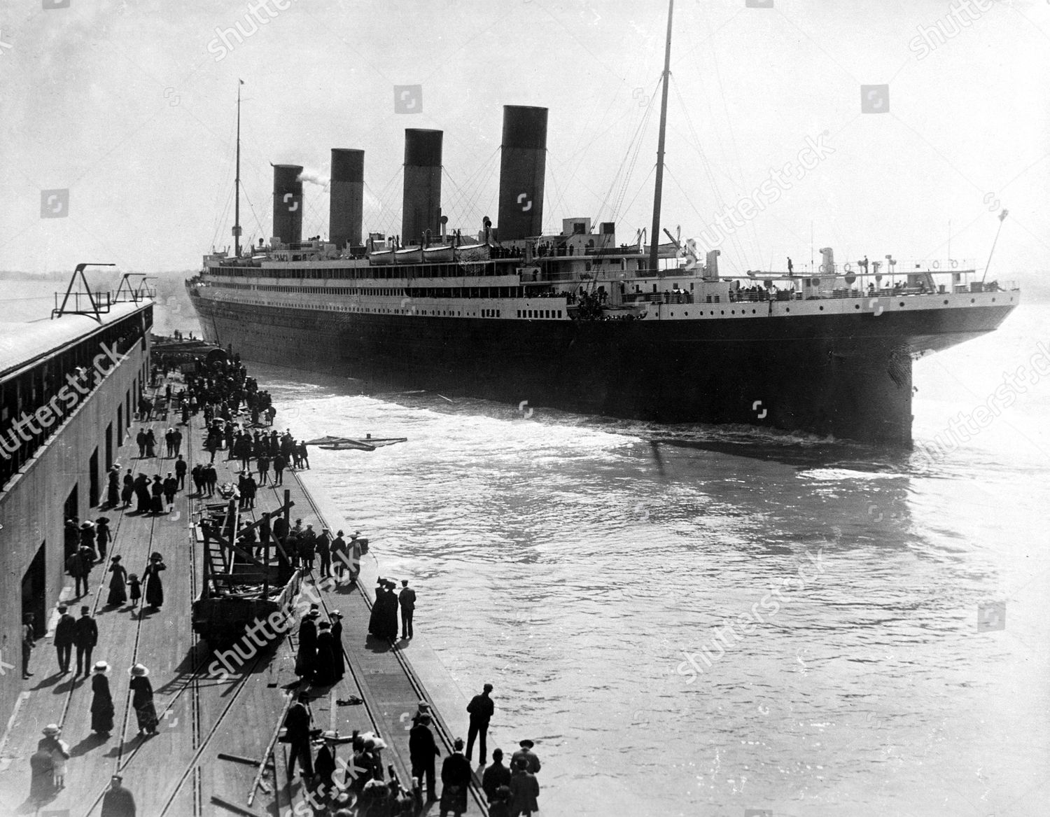 Rms Olympic Leaving Southampton 1911 - Foto de stock de contenido  editorial: imagen de stock | Shutterstock