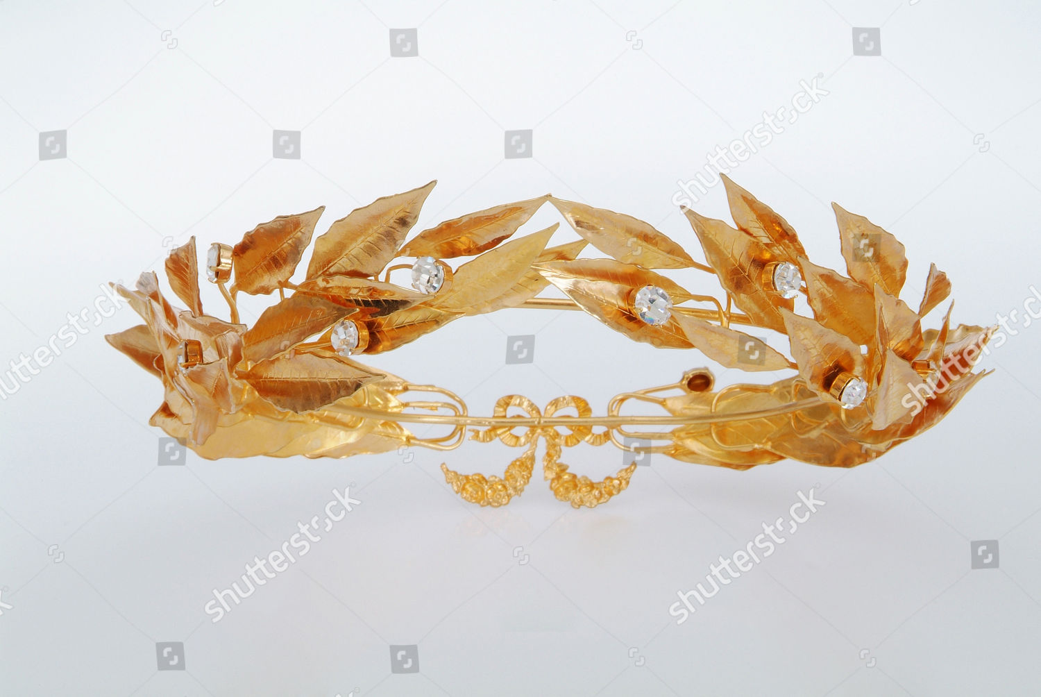 crown made of laurel leaves
