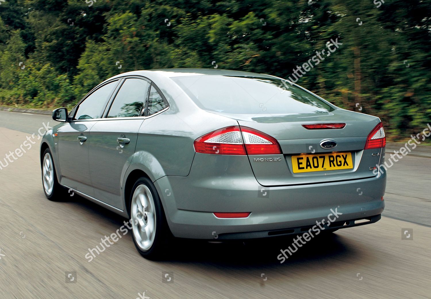 FORD MONDEO 0 TDCI GHIA Stock - Stock Image | Shutterstock